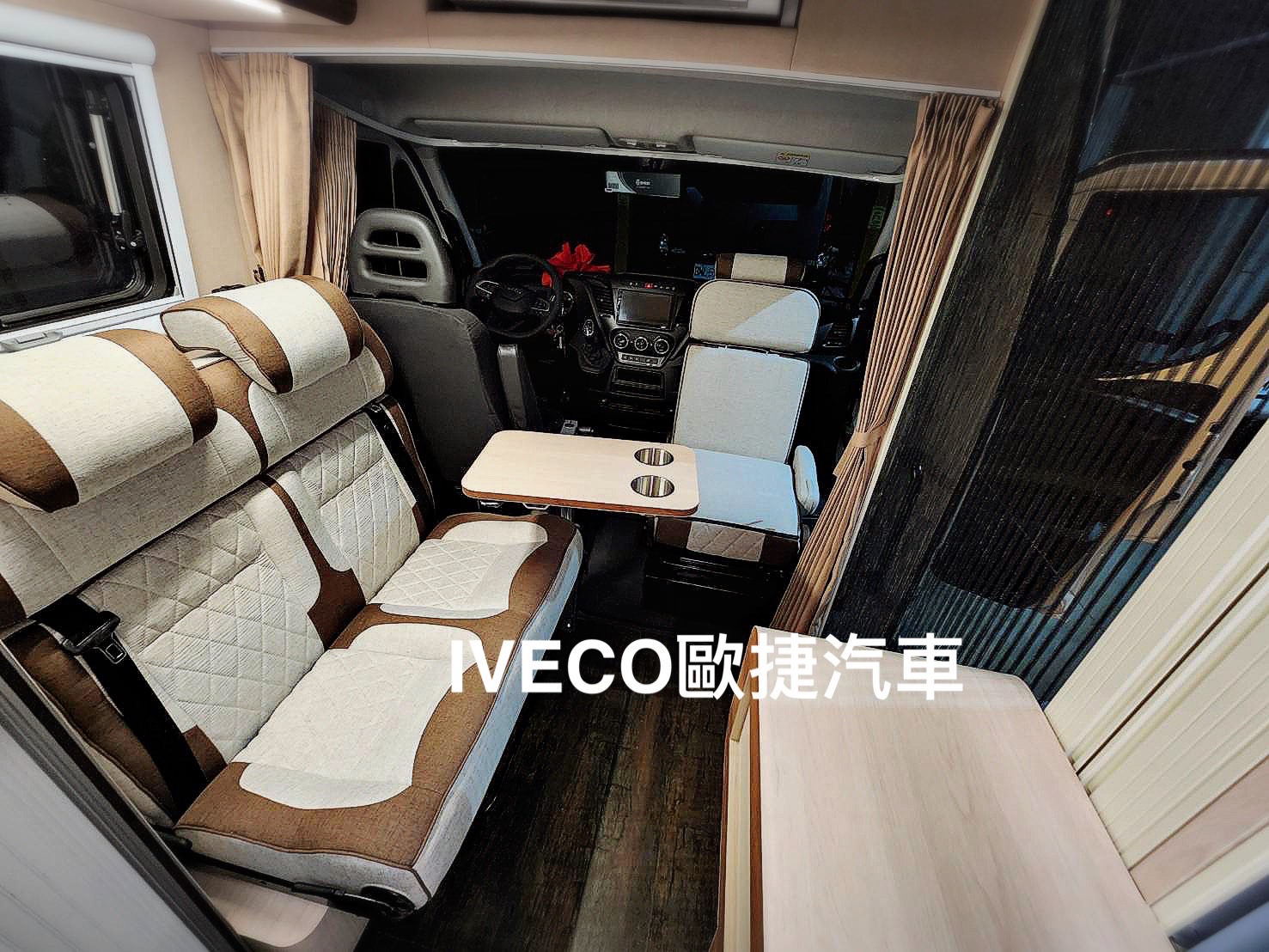 廂型露營車 自走式露營車
